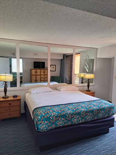 Bedroom, Oceanique Resort, Brevard