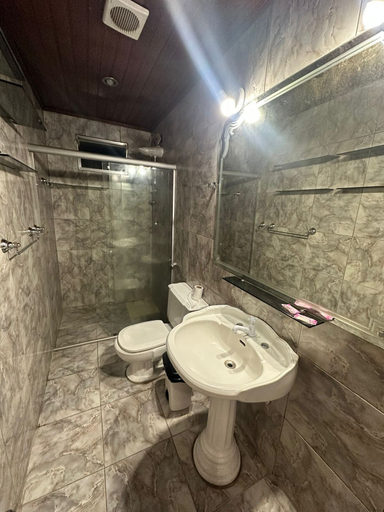 Bathroom 3, HOTEL ARARAS, Maués