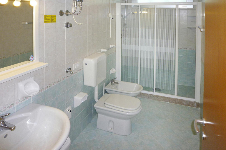 Bathroom 4, Apartments Torre del Sole, Bibione Spiaggia, Venezia