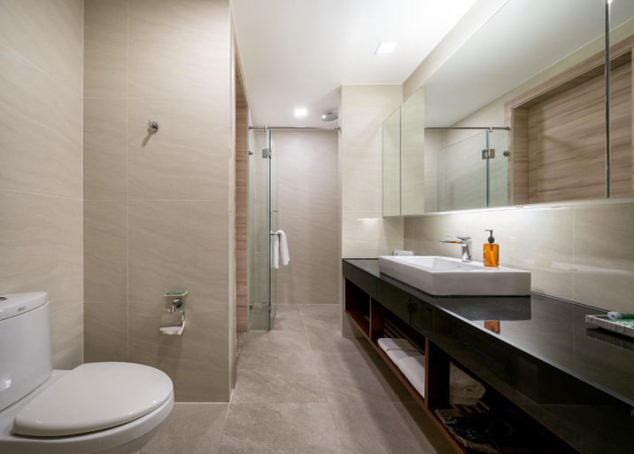 Bathroom 5, Adelphi Suites Bangkok, Khlong Toey
