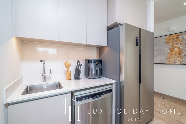 Private kitchen 2, LUX The Orchid Creek Beach Suite, Dubai