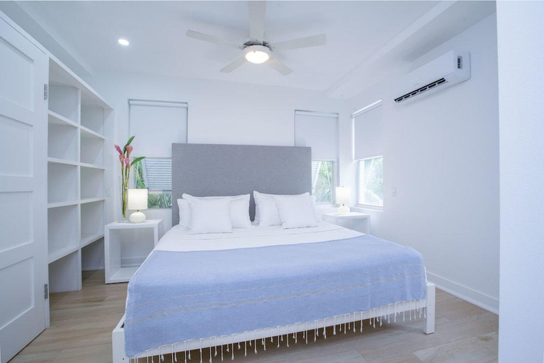 Bedroom 4, Mullins Grove Hotel