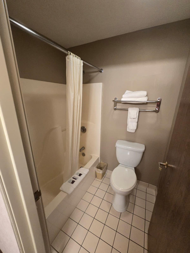 Bathroom 5, Capital O Roadside Inn Thedford NE 2, Thomas