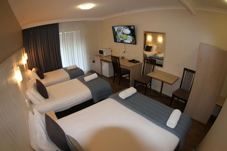 Bedroom 3, Sleepy Hill Motor Inn, Port Stephens