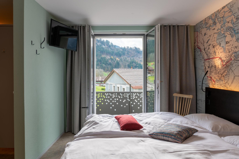Bedroom 2, Emma's B&B LUNGERN - Self Check-in Hotel, Obwalden