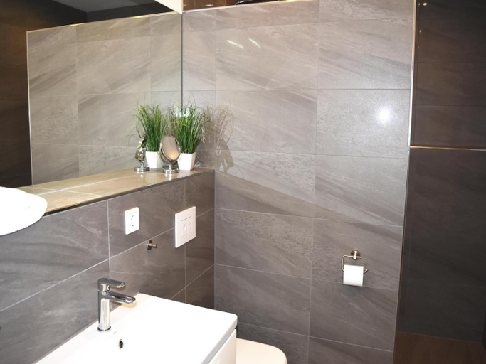 Bathroom 2, Apartment in Lubben Near the Water, Dahme-Spreewald