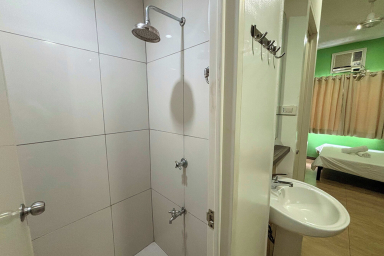 Bathroom 2, Casa Lily Hotel Quezon City, Quezon City