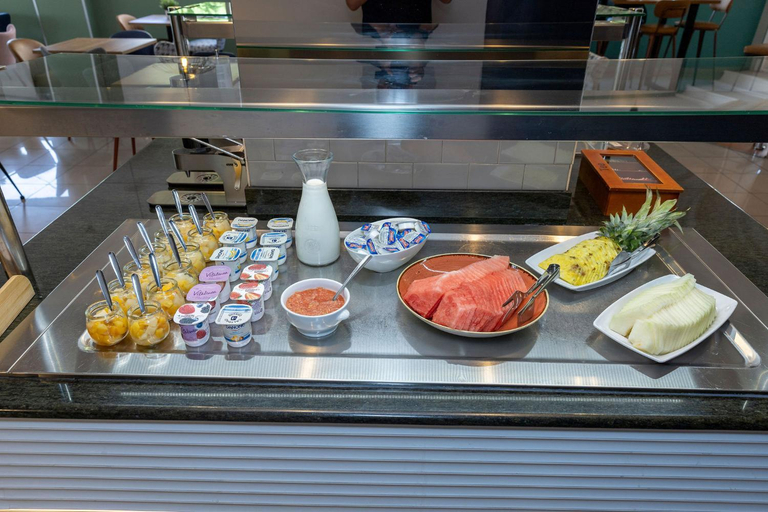 Food & Drinks 4, Travelodge Alicante Puerto, Alicante