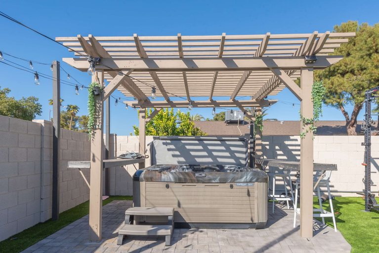 Exterior 4, Phoenix 4 BDR Home With Outdoor Entertainment, Maricopa