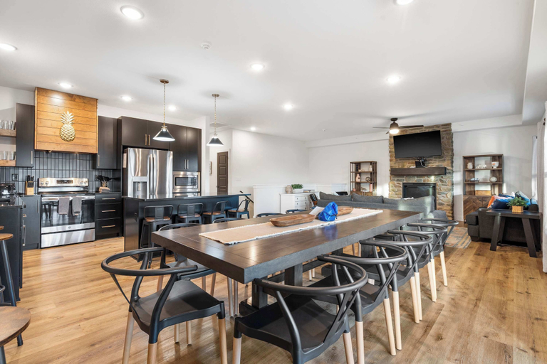 Dining 5, Pineapple Shores - Stay for 14, Taney