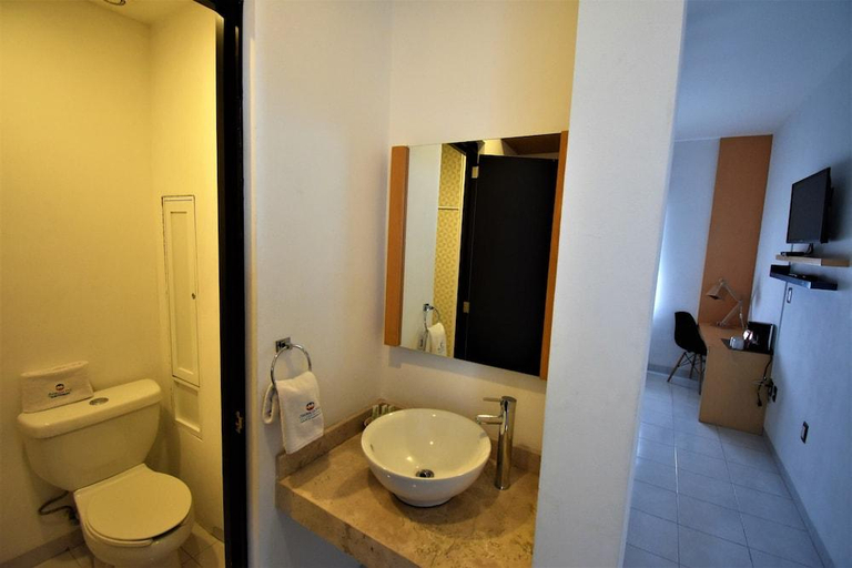 Bathroom 2, Hotel Barante Suites, Salamanca