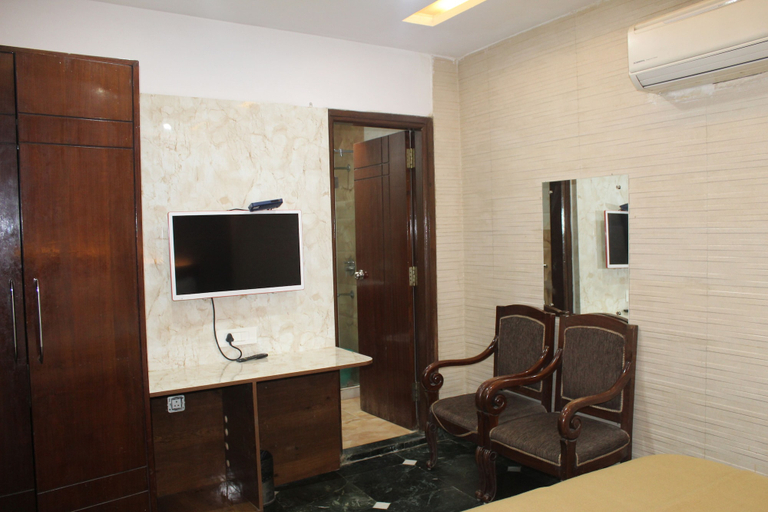 Room 2, Flourish Inn Saket opposite Max Hospital, Delhi