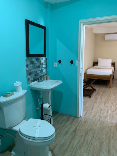 Bathroom 3, Belize Reef Escape