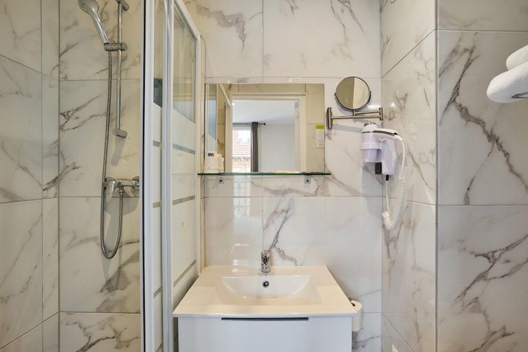 Bathroom 3, Huni Hôtel, Paris