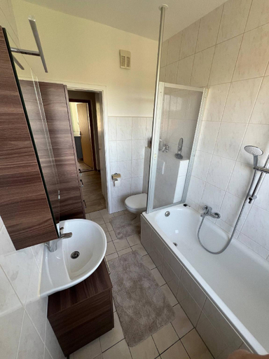 Bathroom 5, Charming 3-Room Apartment in Hoyerswerda, Lusatian Lake District, Bautzen