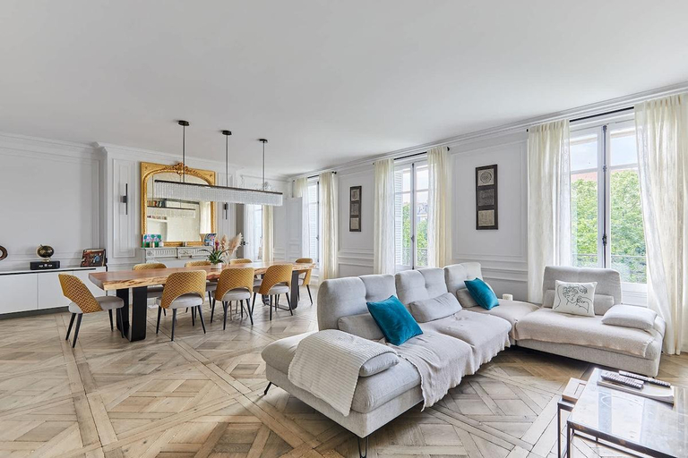 2, Incredible Apartment Etoile Porte Maillot, Paris