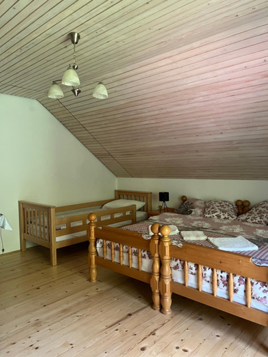 Bedroom 2, Gaj pod brezami, Luce