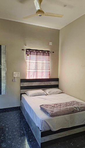Bedroom 3, Leo home stay, Bellary