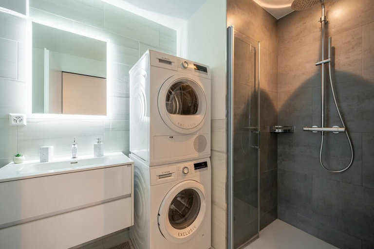 3, Swiss Living High-Tech Kitchen, 1G WiFi, Balcony, Kulm