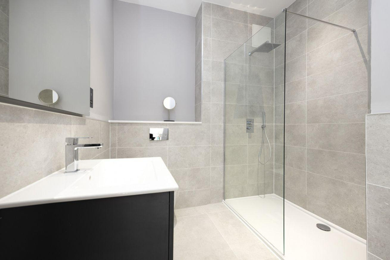 Bathroom 3, Luxurious Apartment on Notable George Street, Edinburgh
