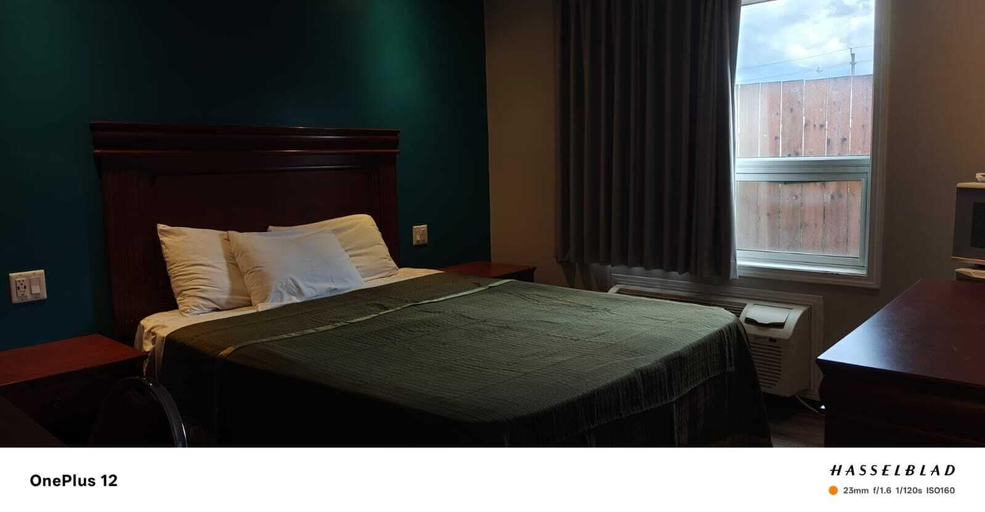 Bedroom 5, Queensway Motel, Toronto
