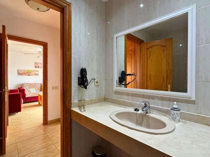 Bathroom 3, Fairways Club, Santa Cruz de Tenerife