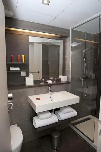 Bathroom 5, Villa Eiffel, Paris