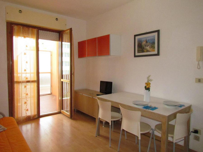 Others 5, Splendid Resort with Swimming Pools ideal for Families - Beach Place Included, Venezia