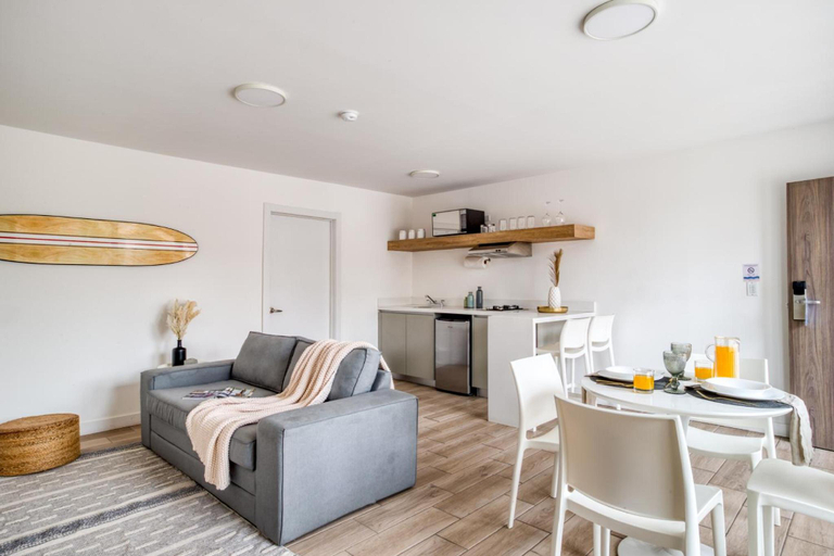 Others 5, Beach House by Eazy, Ensenada