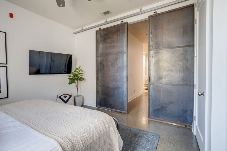 Room 3, Lofts At 30th - Urban Lodge - Mins to Broadway!, Davidson