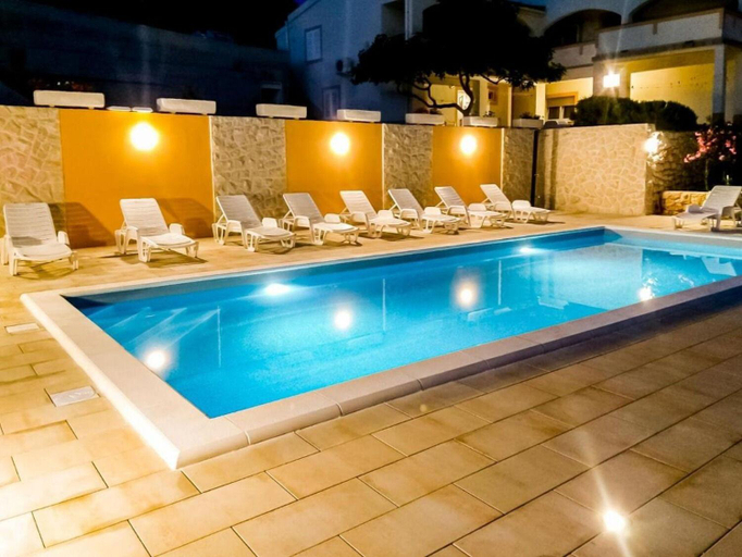 Sport & Beauty 5, Apartments Poolhouse, Novalja