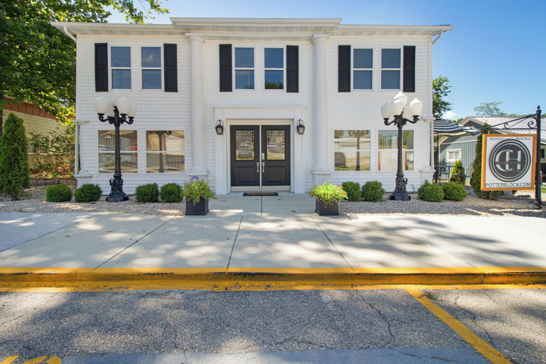 Exterior, The Commercial Hotel, Baxter