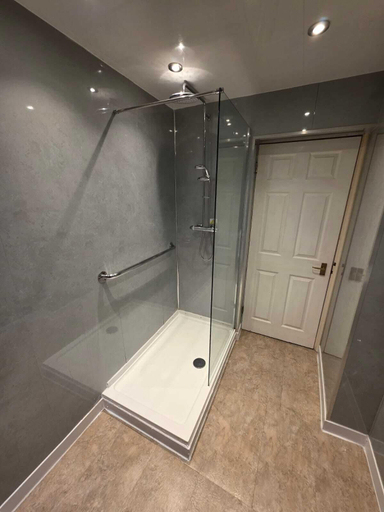Bathroom 5, Castle Hotel, Staffordshire