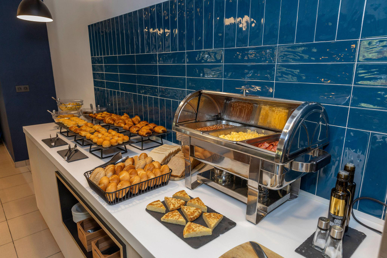 Food & Drinks 5, Travelodge Alicante Puerto, Alicante