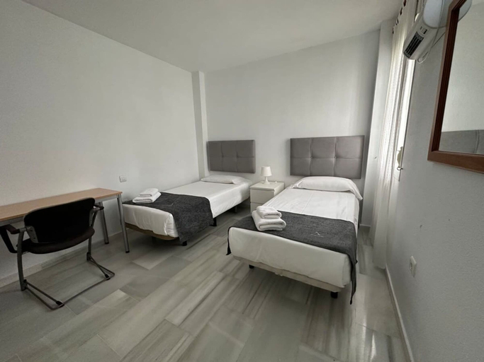 Room 5, Standard 2 Bedroom Ground Floor Apartment F-3, Málaga