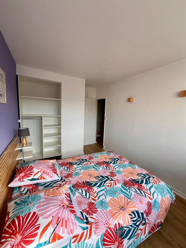 Bedroom 2, Chambre privee dans un appartement partage, Rhône