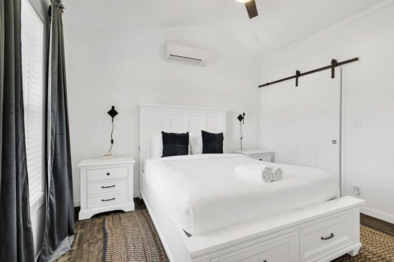 Room 4, Byrd 4 Tiny Stay Getaway, Madison