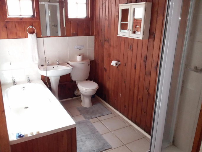 Bathroom 3, Blue Haze Country Lodge, Uthukela
