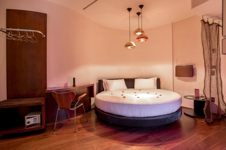 Bedroom 4, SuiteSistina For Brave Lovers, Rome