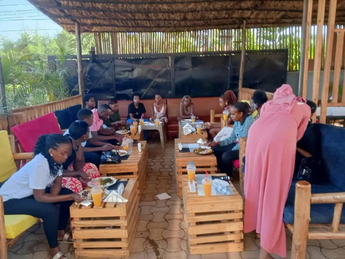 Food & Drinks 5, Noaz Hotel, Jinja