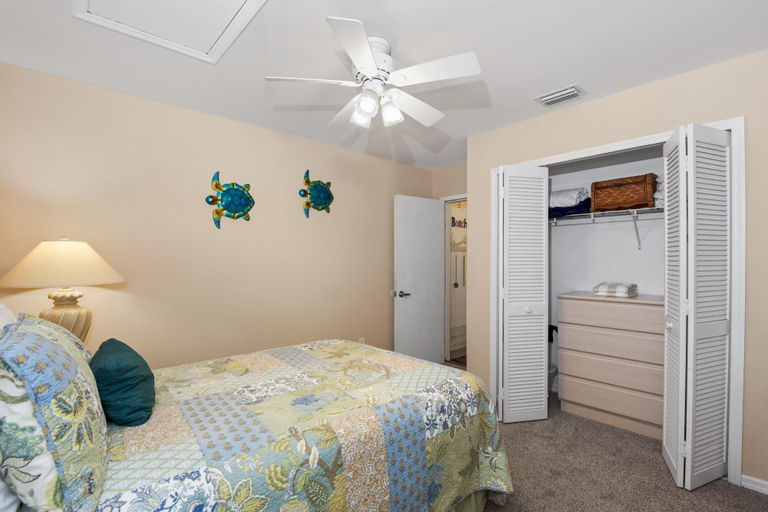 Room 4, Beach Villa B, Lee