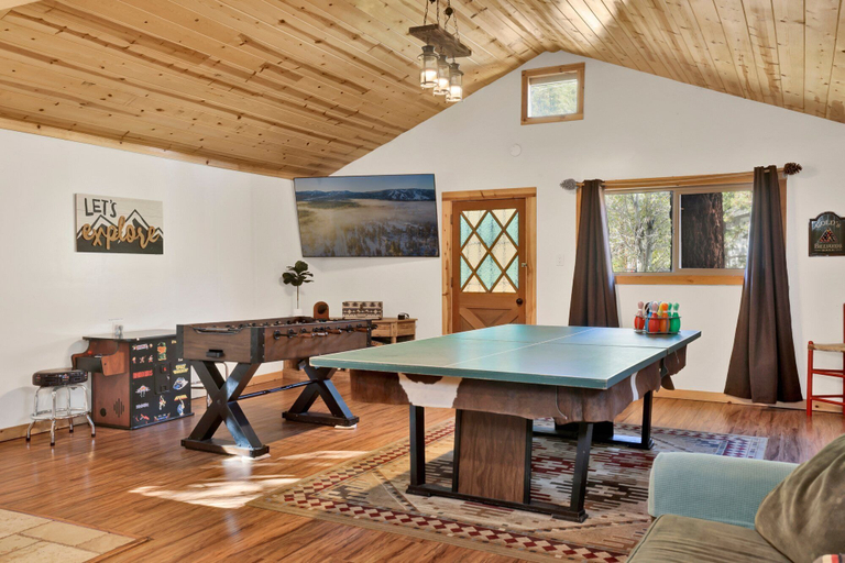 Game room 3, Entertainment Cabin #610, San Bernardino