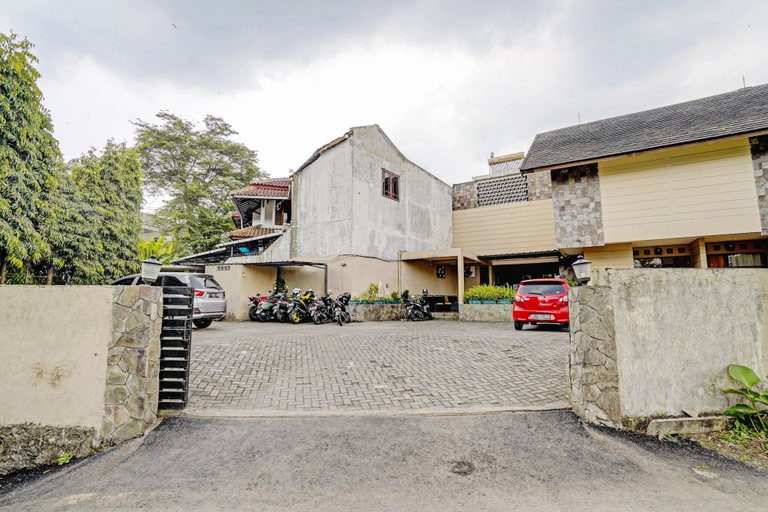 Front of property 5, Hotel O Guest House Cigadung 9a, Bandung