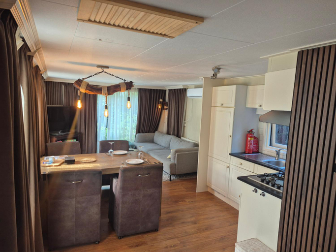 Others 5, Chalet op de veluwe, Putten