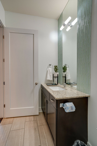 Bathroom 5, Lofts At 30th - Urban Lodge - Mins to Broadway!, Davidson