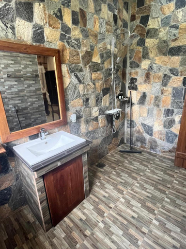 Bathroom 5, Windy Garden, Galle Four Gravets