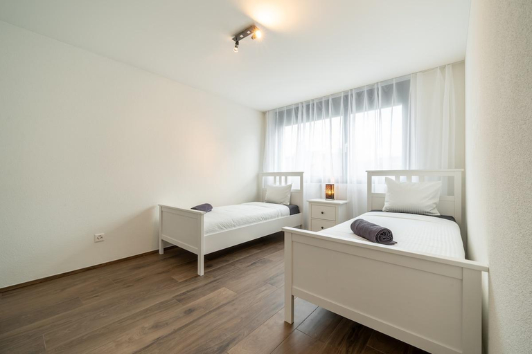 4, Swiss Living High-Tech Kitchen, 1G WiFi, Balcony, Kulm