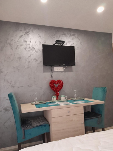 Others 4, Apartments Zejak