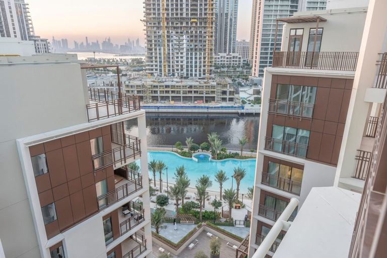 Room 4, Peaceful 4-bedroom Bright Kitchen Space in Dubai Creek Harbour, Dubai
