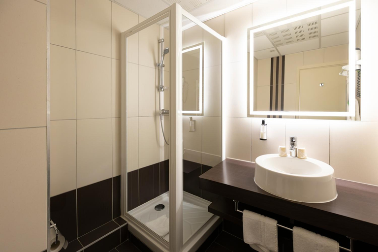 Bathroom 3, Hotel Vacances Bleues Balmoral, Alpes-Maritimes
